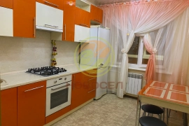 Продается 2-комнатная квартира, ул. бульвар Сиреневый, дом 6к1