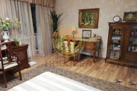 Продается 4-комнатная квартира, ул. Чехова. 