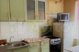 3-комн. квартира, 59 кв.м., ул. Гвардейская, д. 10 (район 906 базы)