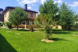 Продаю дом, 225 м², 11 сот., улица Трамплинная