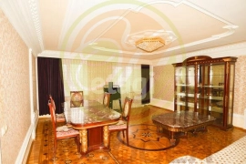 3-комнатная квартира (122 м²)