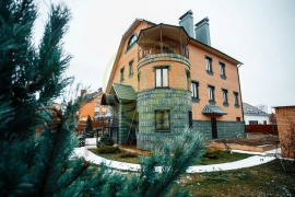 Продается  коттедж в элитном районе Правого берега.