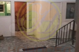 Доля в 2-к. квартире, 46,9 м², 1/9 эт.