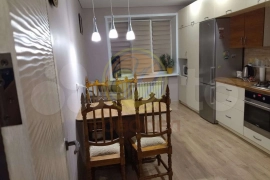 3-к. квартира, 90 м², 4/5 эт.