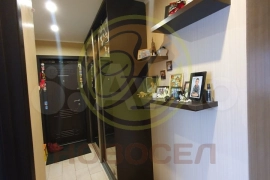 2-к. квартира, 52 м², 3/3 эт.