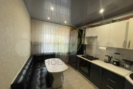 2-к. квартира, 57 м², 1/3 эт.