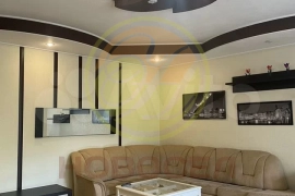 4-к. квартира, 195 м², 2/5 эт.